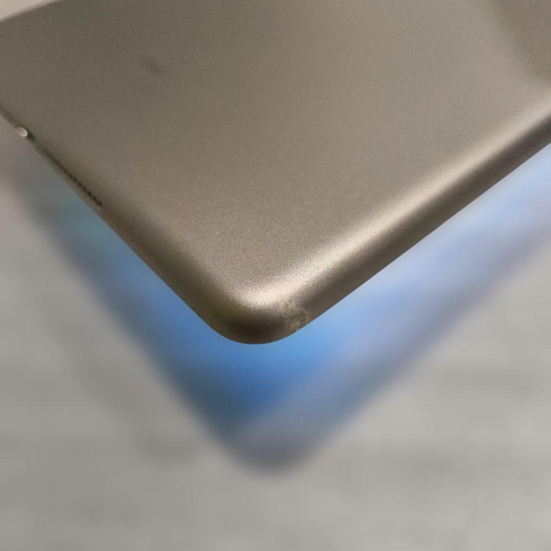 【美品】iPad 第5世代 WiFi 32GBスペースグレイ＋ペン＋充電器＋線