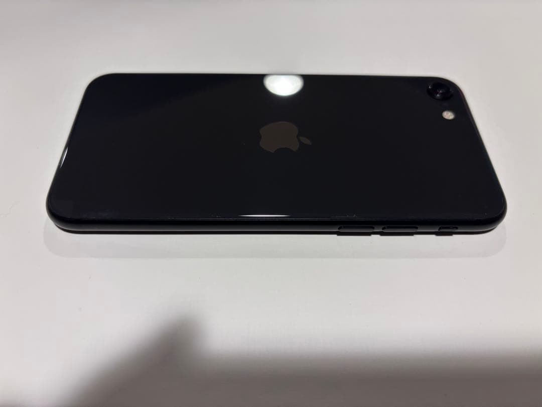 iPhone SE 第2世代 64GBブラック バッテリー最大容量83%