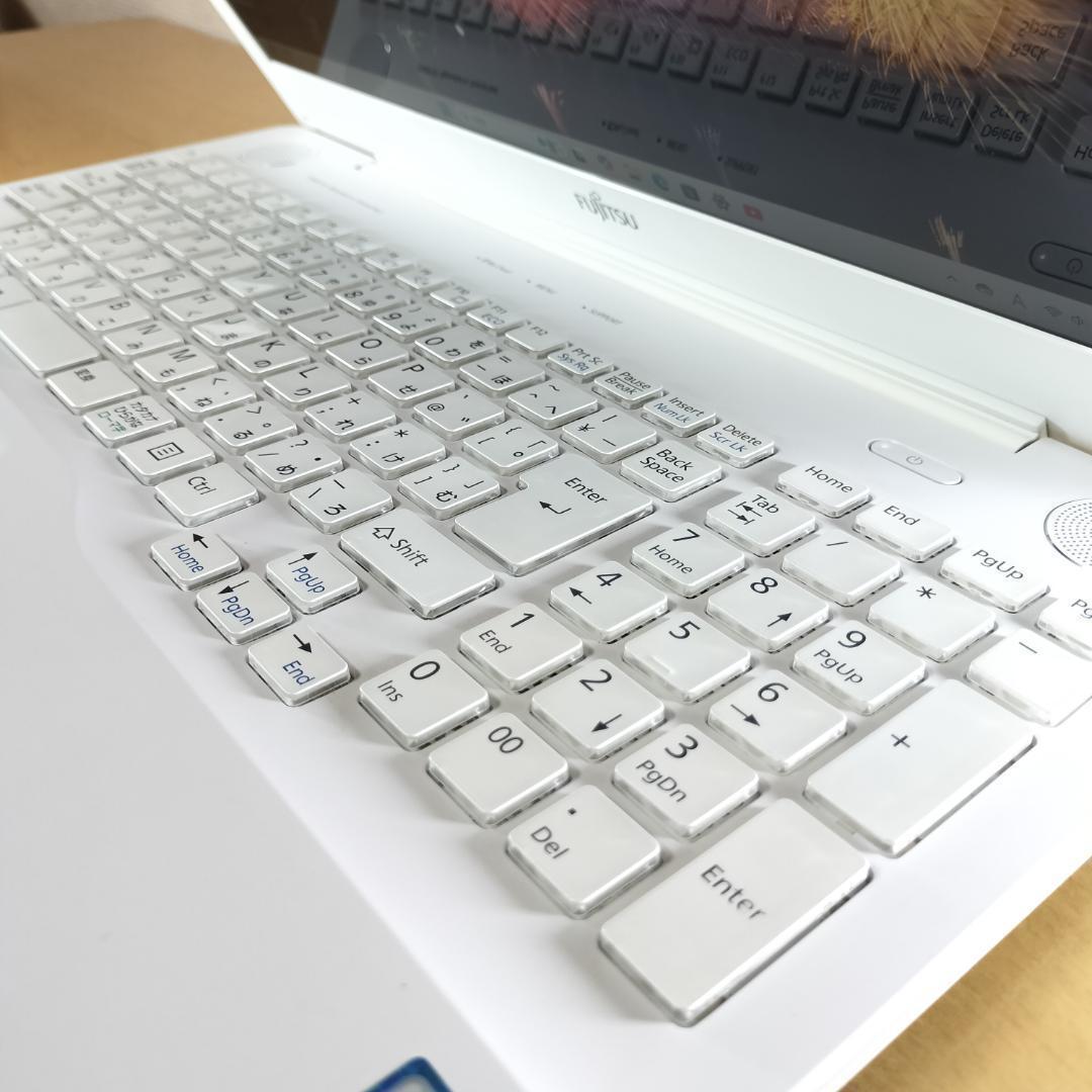 ノートPC i7 メモリ16GB Windows11 SSD 富士通 DVD 白