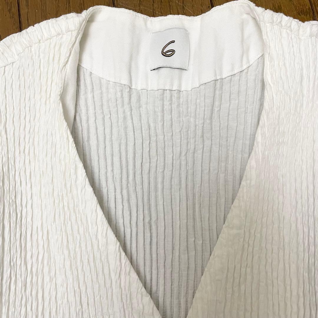 美品　roku ホワイトVネックボタンシャツ 37400円