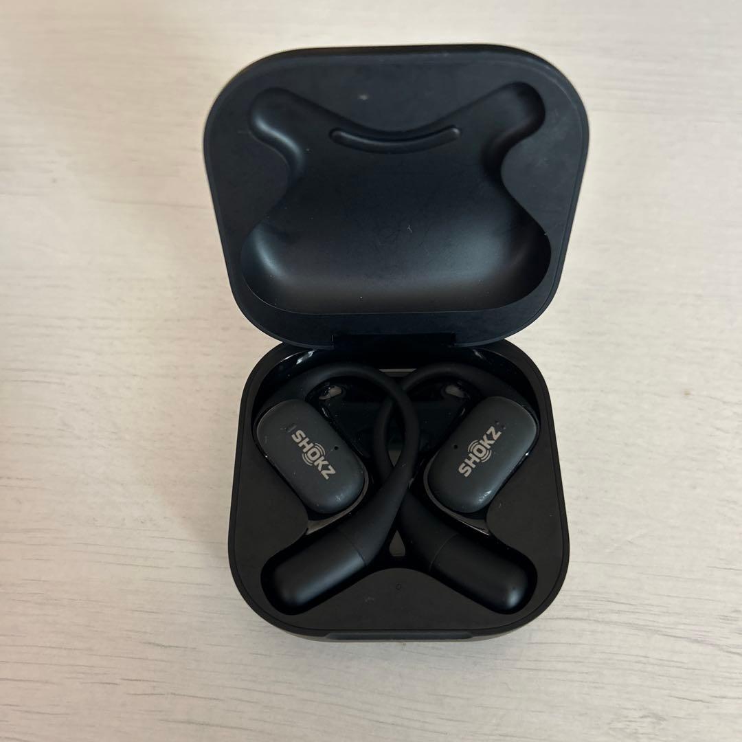 ケ*ー様 SHOKZ OPENFIT ワイヤレスイヤホン ブラック 充電ケース付
