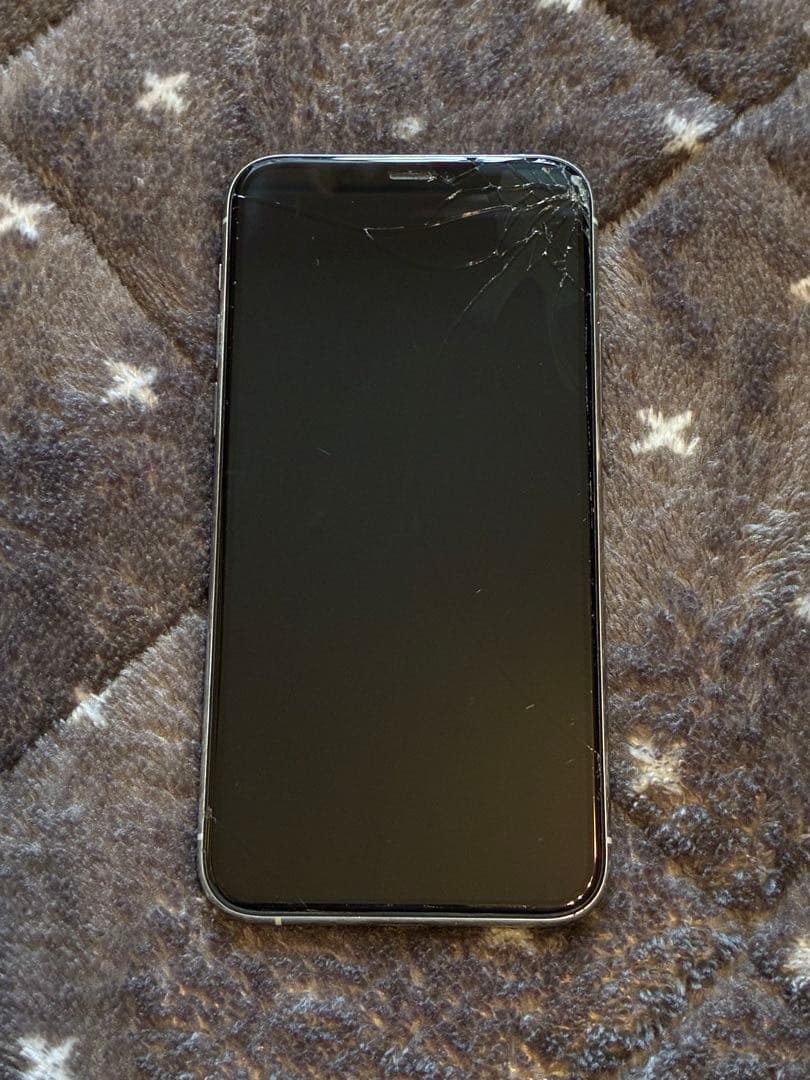 iPhone11pro本体携帯スマートフォン 画面ひび割れあり
