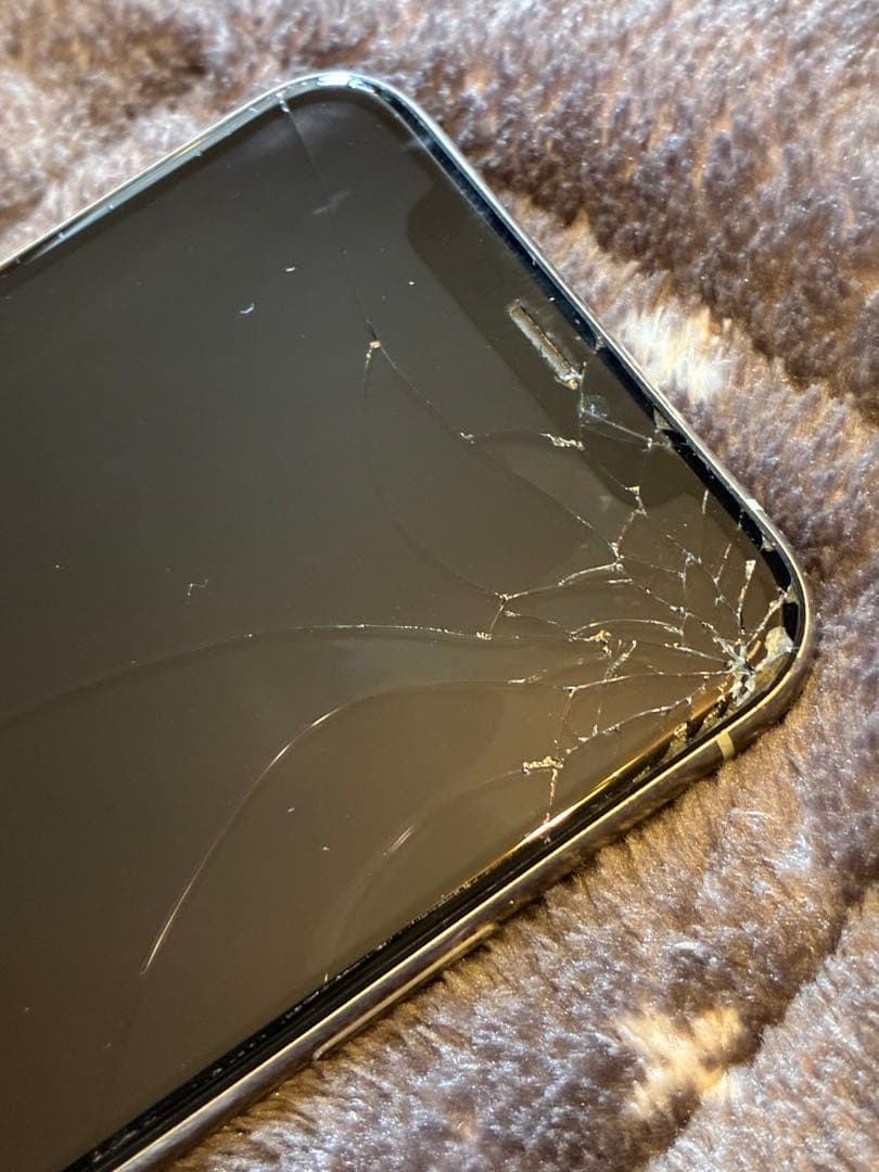 iPhone11pro本体携帯スマートフォン 画面ひび割れあり