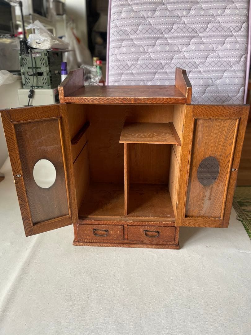 小型収納箪笥 観音扉 箪笥 小物収納 飾り棚 ガラス窓 ガラスつまみ 中古品