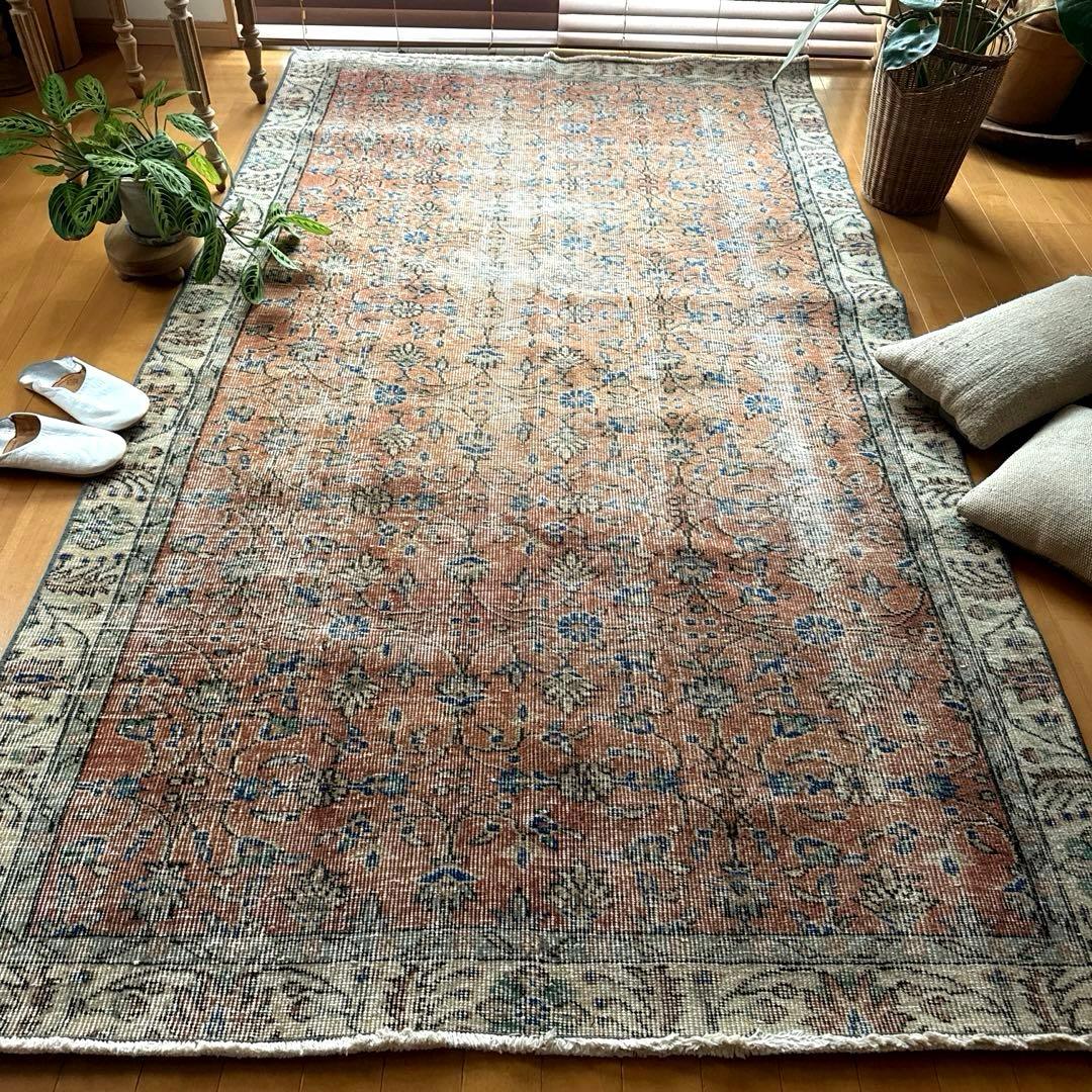 大判133×241ピンクベージュ　青い花　ボタニカル　トルコヴィンテージラグ