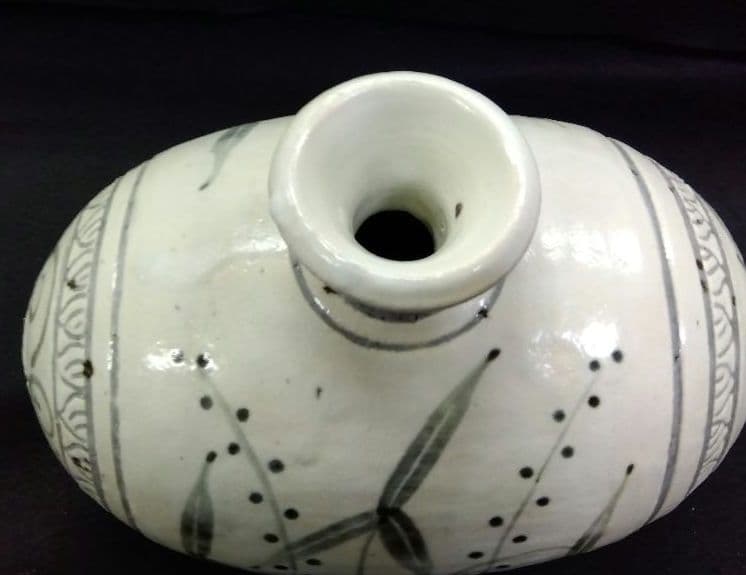 茶道具 花入 扁壺 偏壷 絵粉引 唐津焼 岡本作礼 粉引唐津 粉引