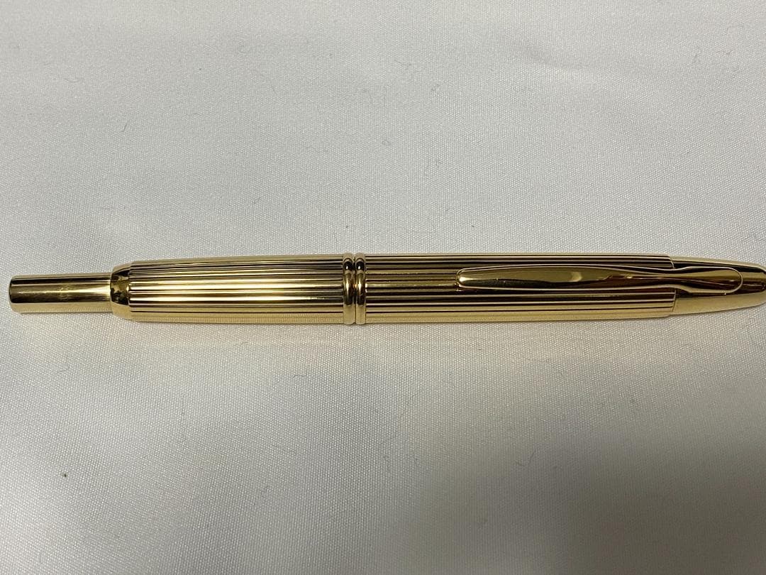 PILOT キャップレス ストライプ ゴールド ペン先F