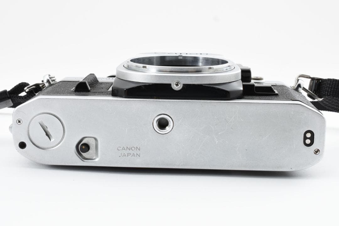 超美品 キャノン AE-1 シルバー　フィルムカメラ モルト新品交換済 B424