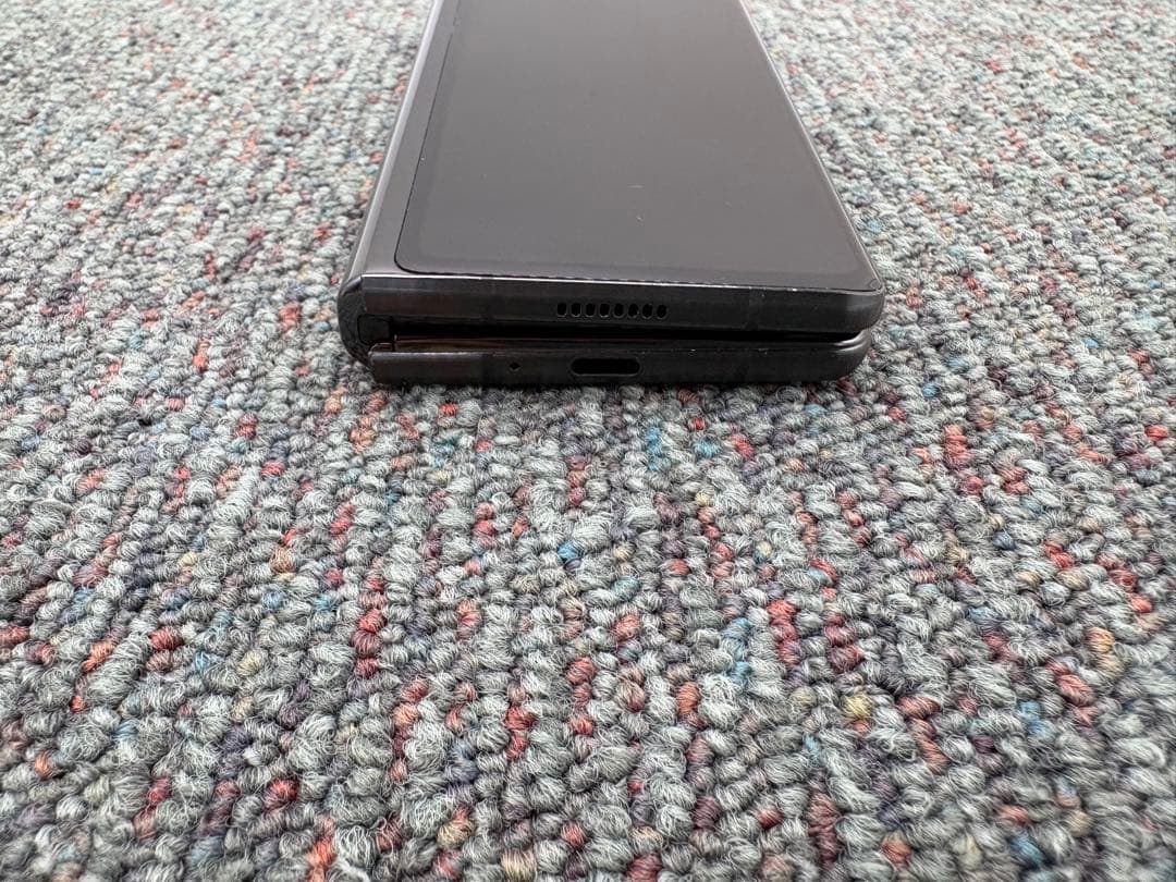 Galaxy Z Fold2 5G　256GB　スマホ　Android　970