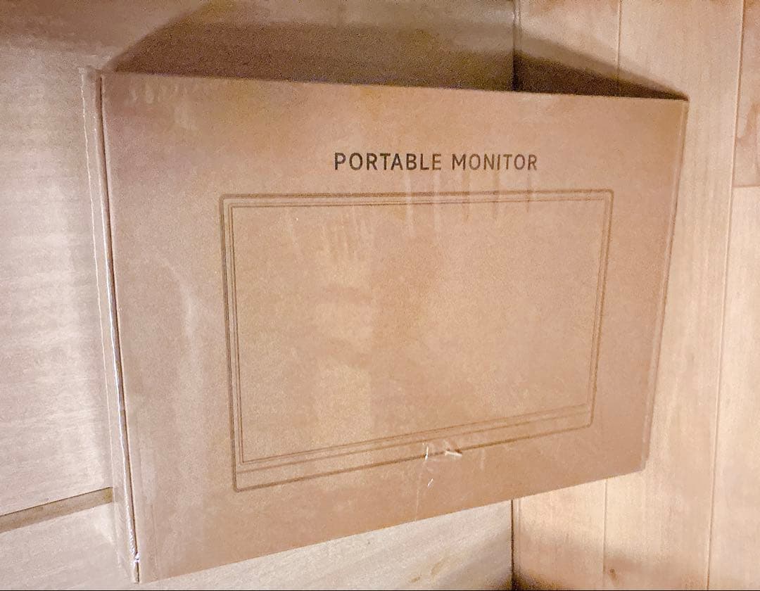 15.6インチ モバイルモニター 保護ケース付き スピーカー内蔵 VESA対応