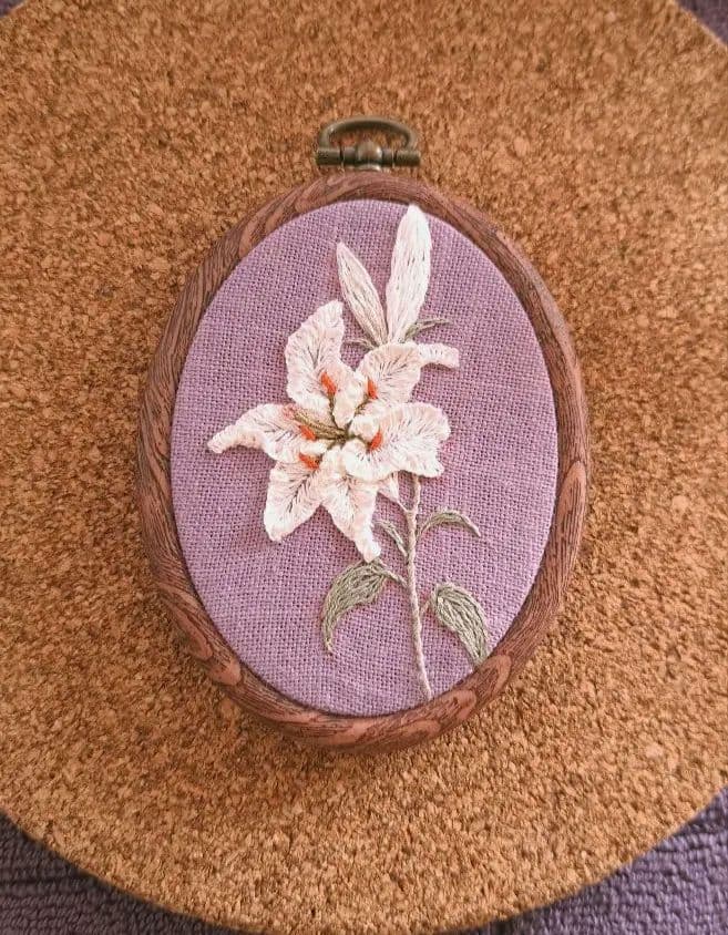 【専用】ハンドメイド　刺繍ブローチ