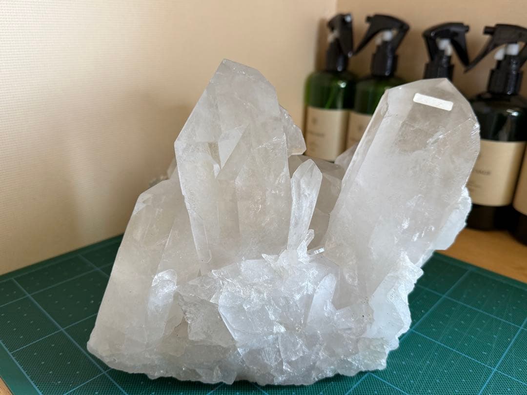 tomokazuです 水晶　クラスター　5188g