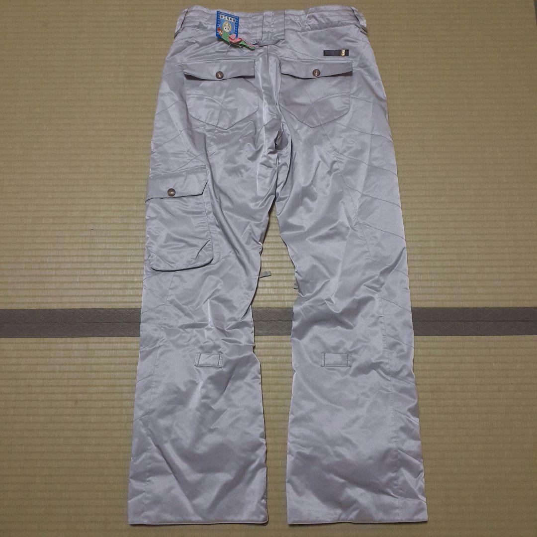 ゆ*い様 BURTON スノボウェア 上下セット　スマートで格好良いデザイン