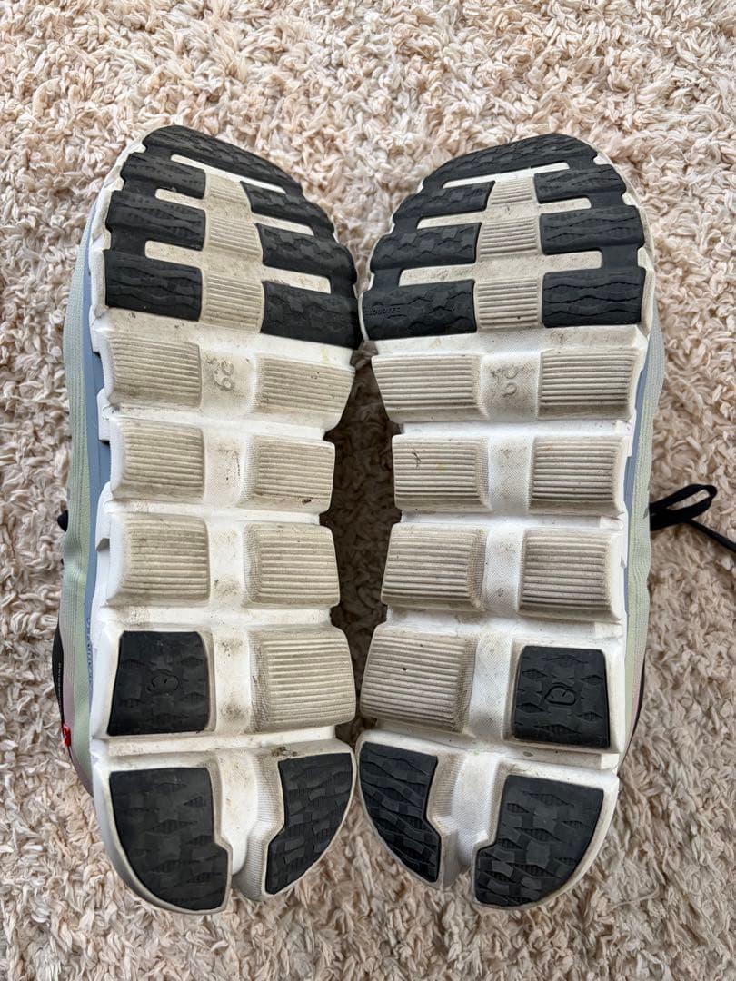 On Cloudflow 4 クラウドフロー4 28.5cm