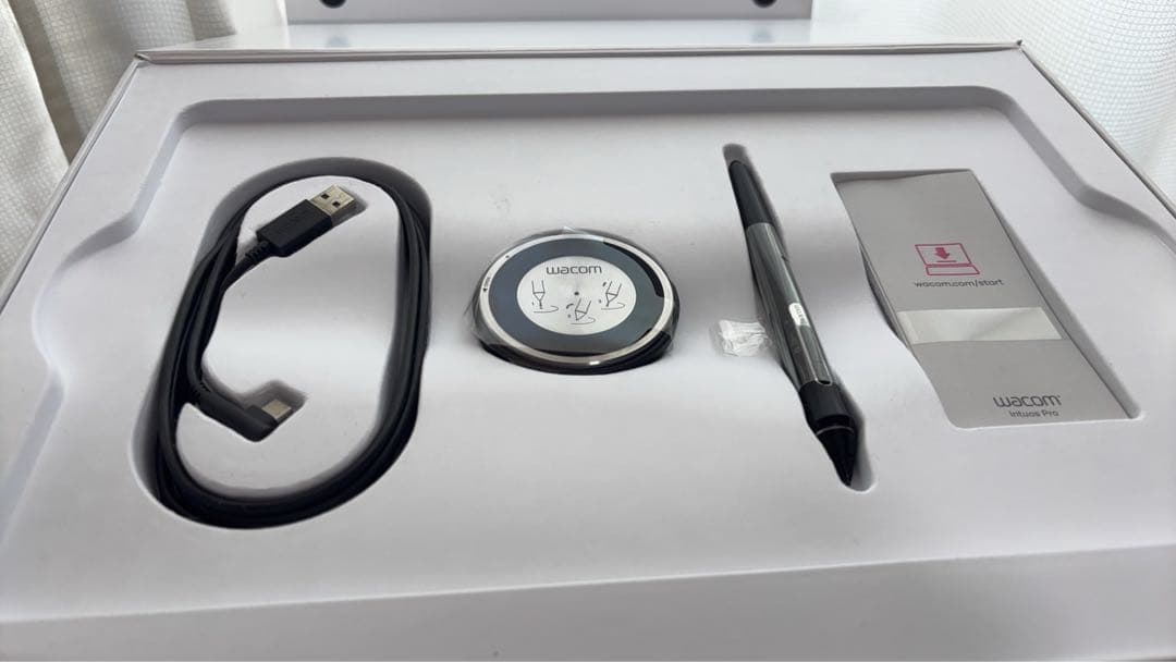 Wacom Intuos Pro ワコム ペンタブ Mサイズ PTH-660