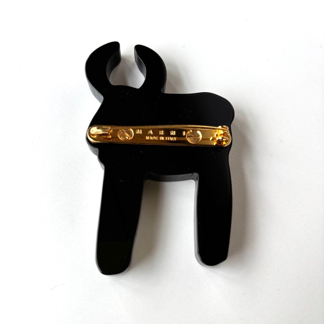 美品✨　MARNI ブローチ　動物モチーフ　樹脂　保存袋付き