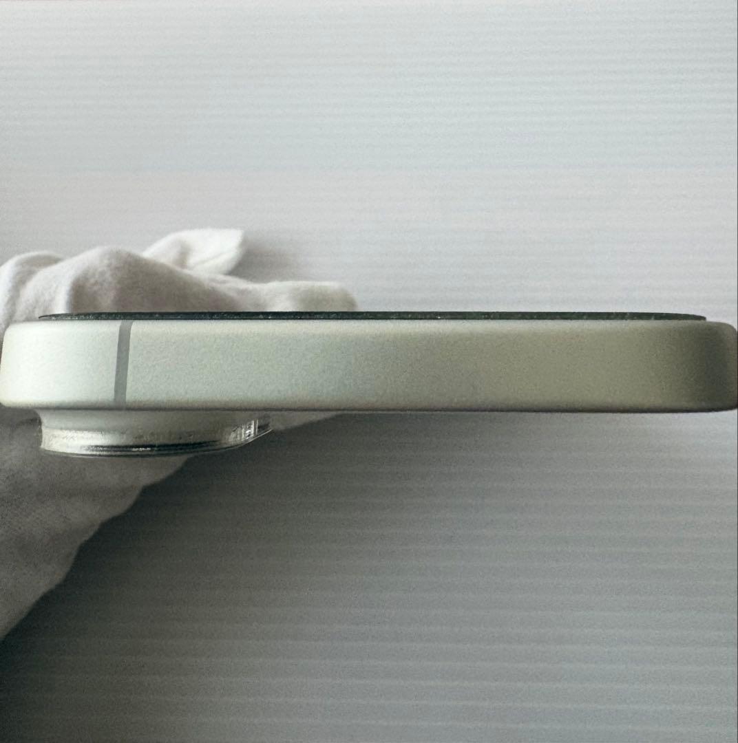 【美品2025年購入】AppleiPhone16 128 ホワイト　SIMフリー