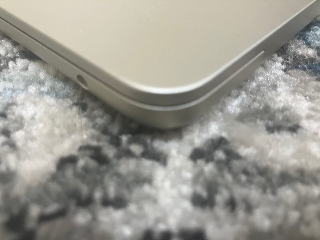 M2 13インチMacbookAir スターライト8GB充電回数5回