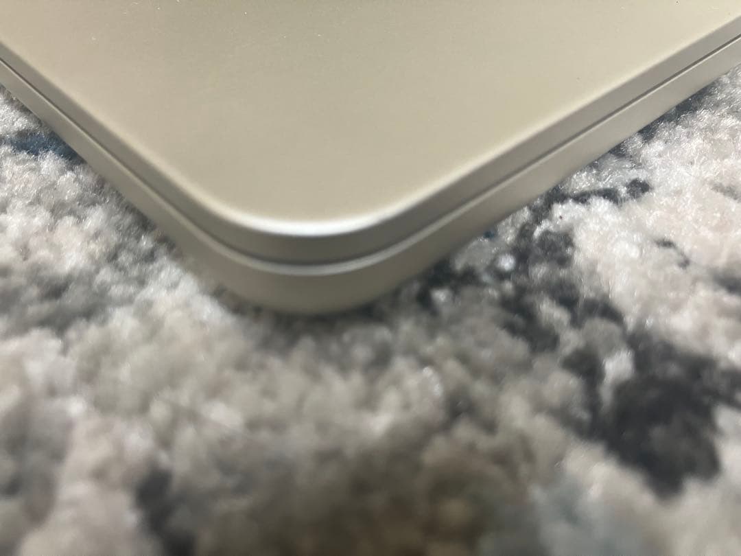 M2 13インチMacbookAir スターライト8GB充電回数5回