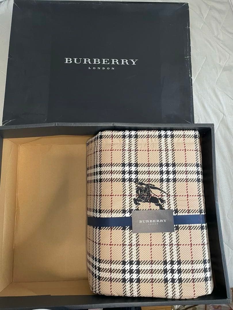 BURBERRY チェック柄羽毛掛け布団 150×210