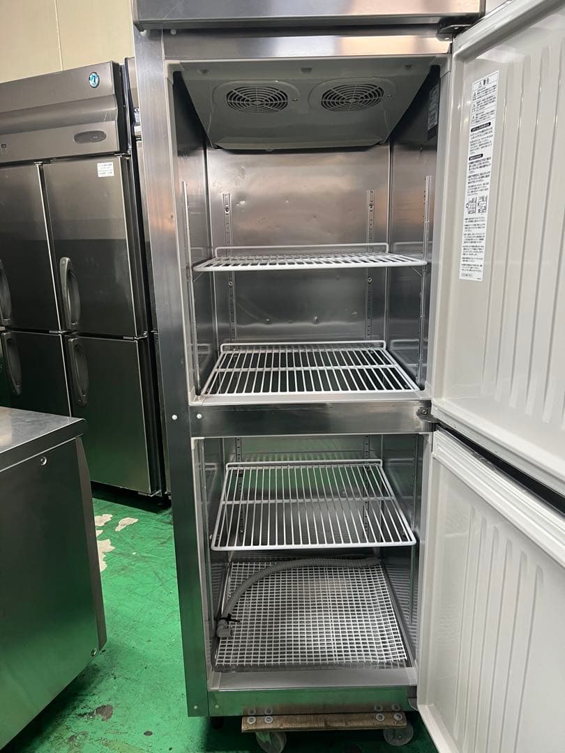 2022年ホシザキ縦型冷凍庫 625x650x1910