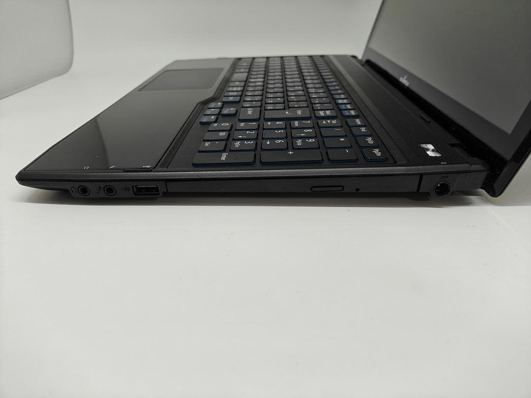 【FUJITSU】爆速 Core i7/新品SSD256GB 8GB D12