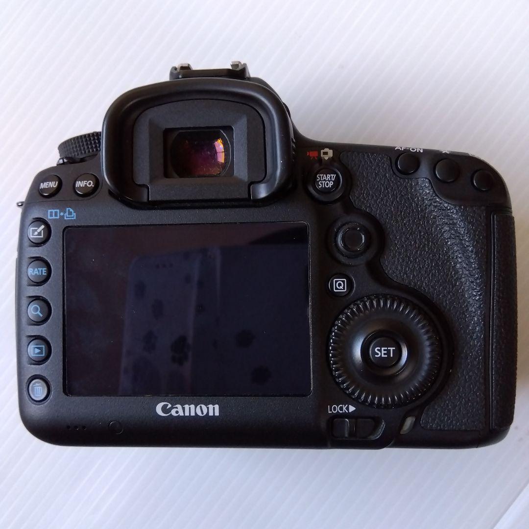 Canon EOS 5D Mark III 本体と付属品