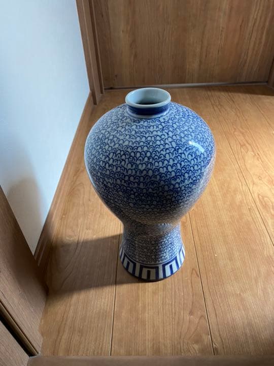 青花梅瓶、綺麗な魅力有る花瓶です。