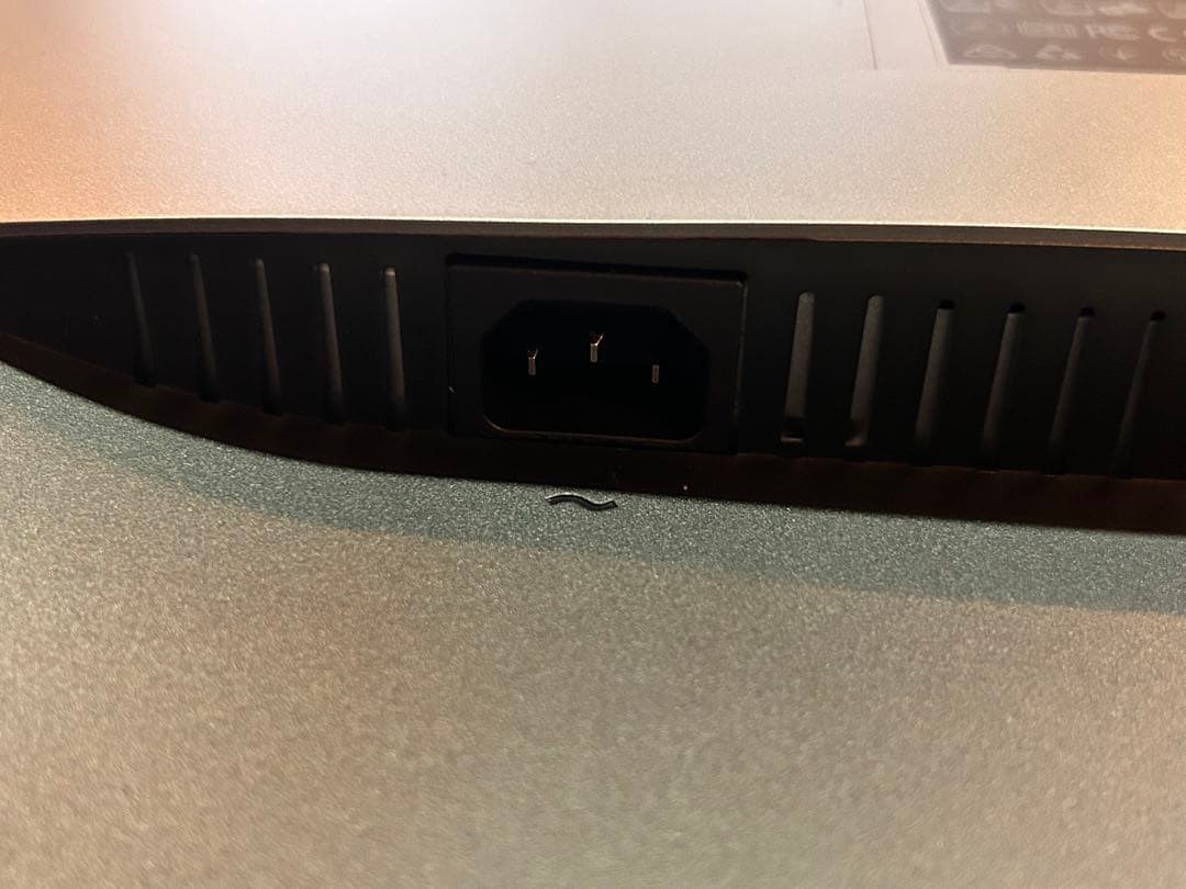 【画面に赤い線有り】Dell U2718Q 27型 4Kモニター（2019年製）