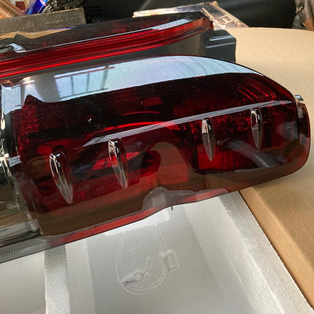 福之助　トヨタ　ハイエース　純正テールライト　ブラック塗装　比較的綺麗