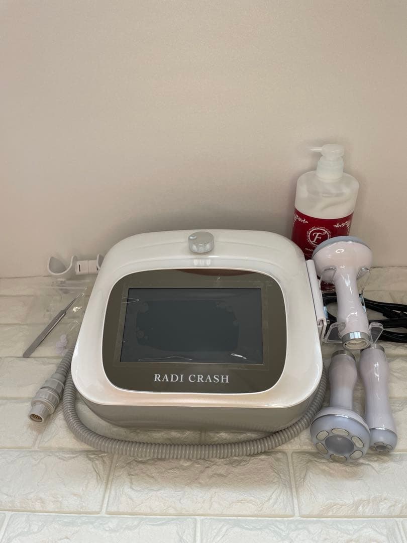 【最終価格】ラディクラッシュ 美容機器 RF 吸引 LED 88,800円