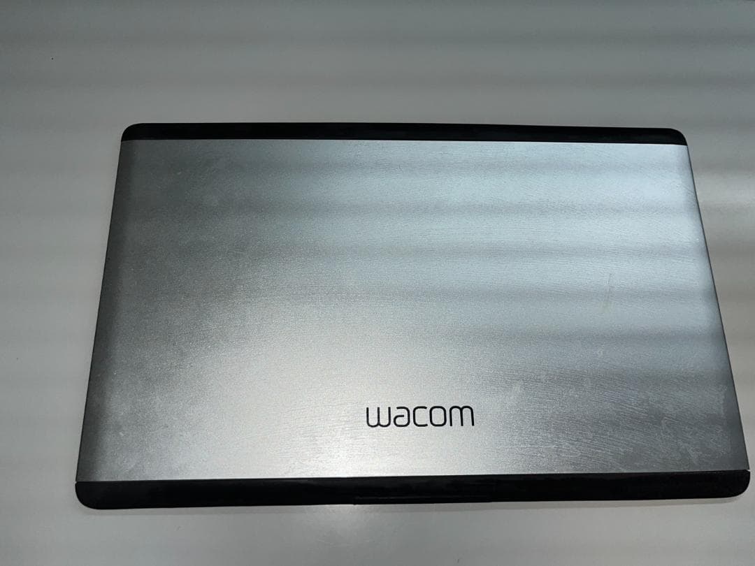 液タブ・ペンタブ Wacom CINTIQ 13HD Creative Pen Display