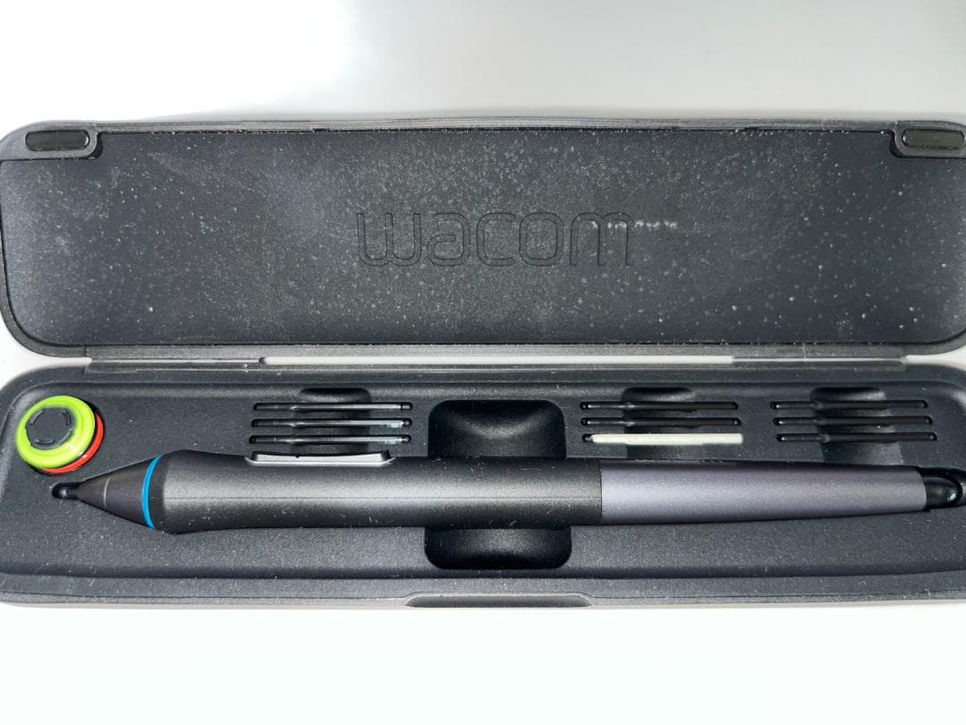 液タブ・ペンタブ Wacom CINTIQ 13HD Creative Pen Display