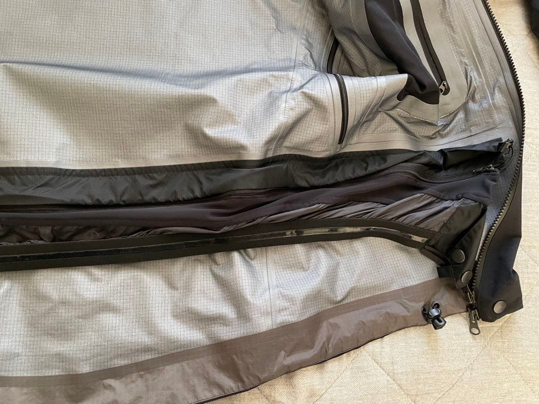 世界限定200着 tilak ACRONYUM ティラック アクロニウム M 黒