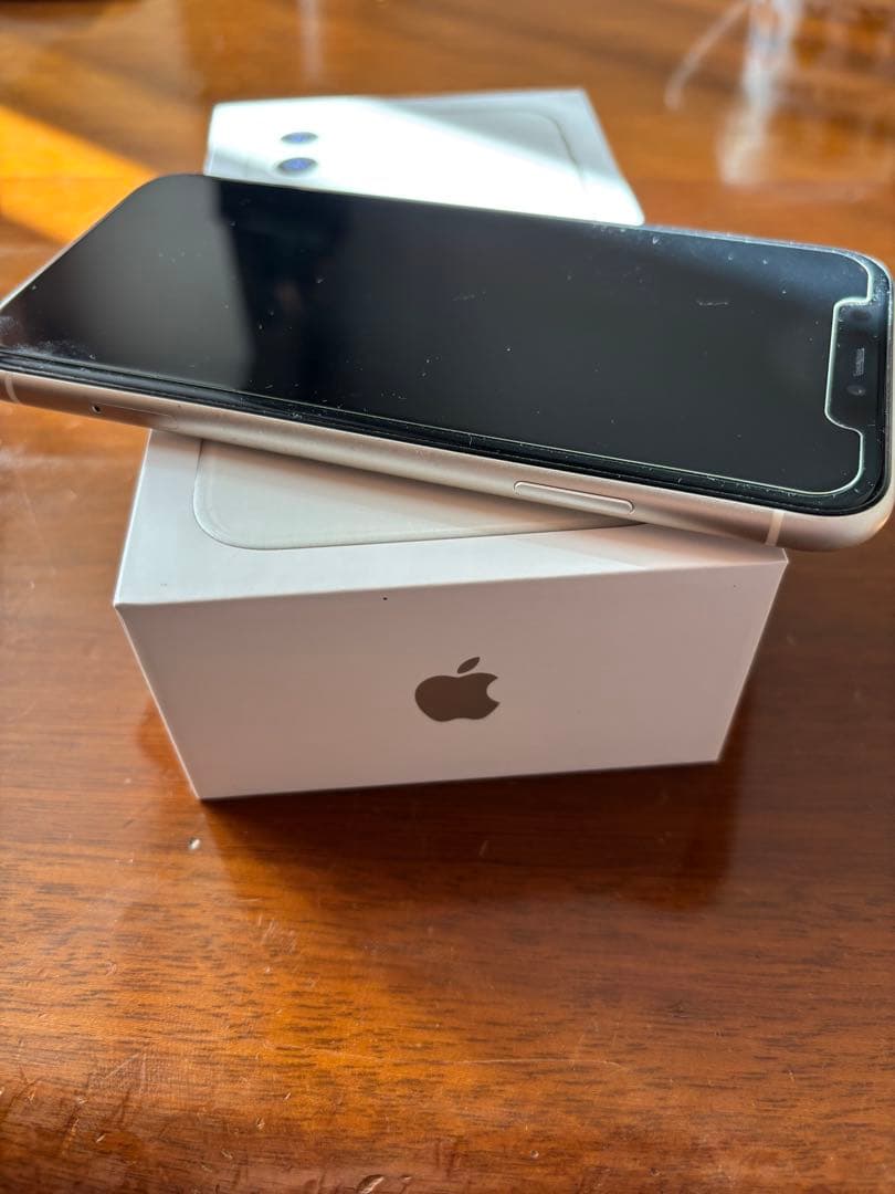 Apple iPhone 11 ホワイト128GB本体と付属品