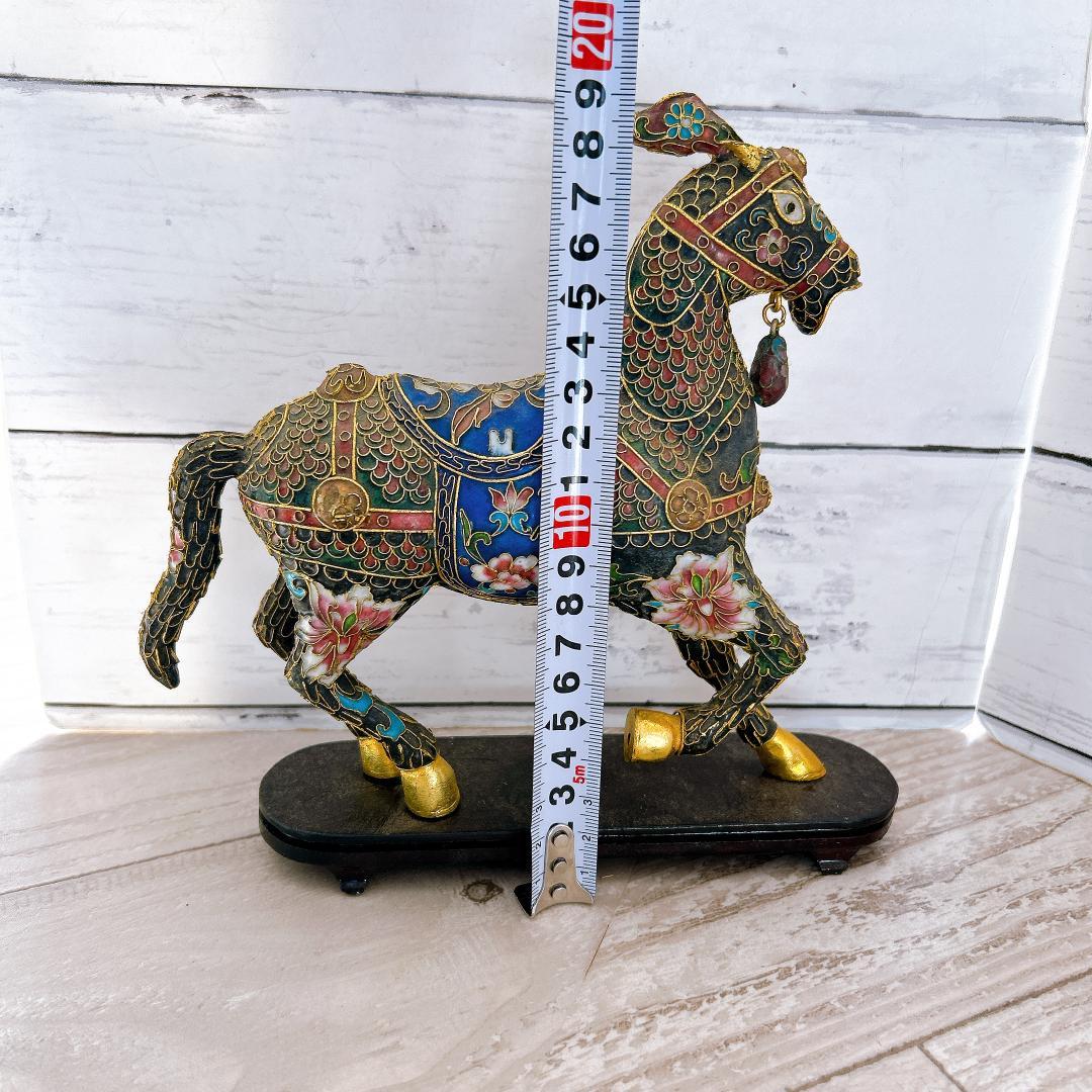 七宝焼　馬の置物　台付き　時代物　中国　繊細　首元装飾