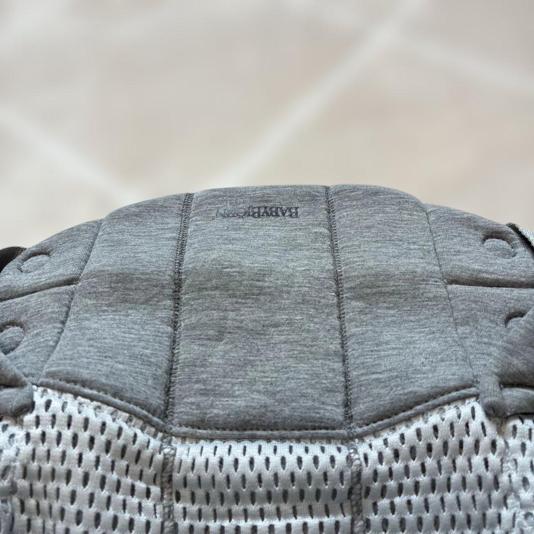 美品　ベビービョルンの抱っこひも　人気のハーモニー　シルバー　BABYBJÖRN