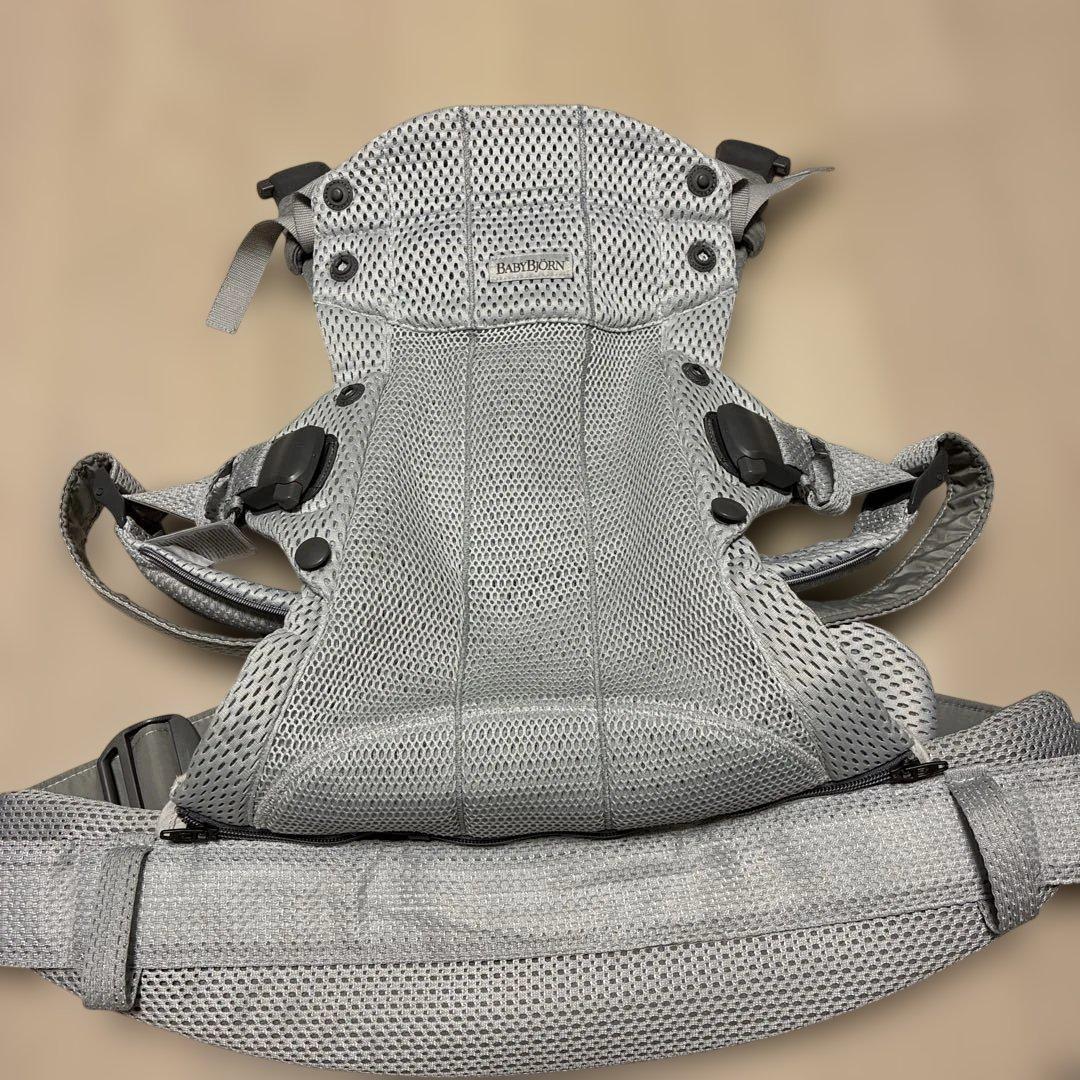 美品　ベビービョルンの抱っこひも　人気のハーモニー　シルバー　BABYBJÖRN