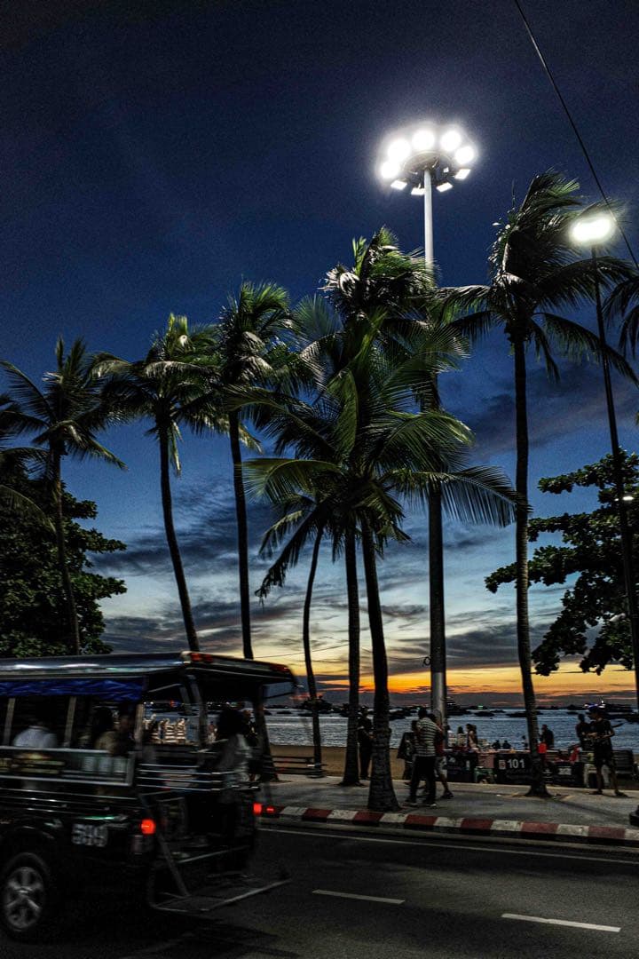 保証期間中　RICOH GR III ←付属品多数　ショット数4404 リコー