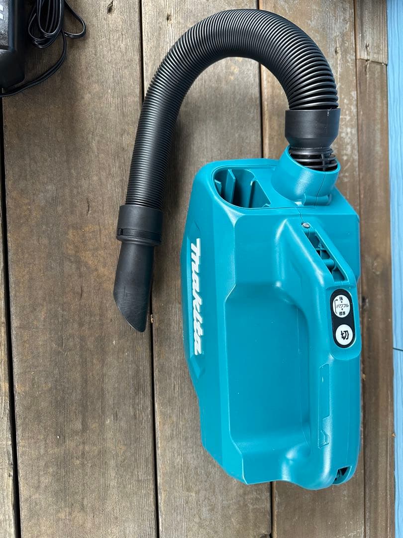 Makita 充電式クリーナーCL184DRF（バッテリー、充電器付）