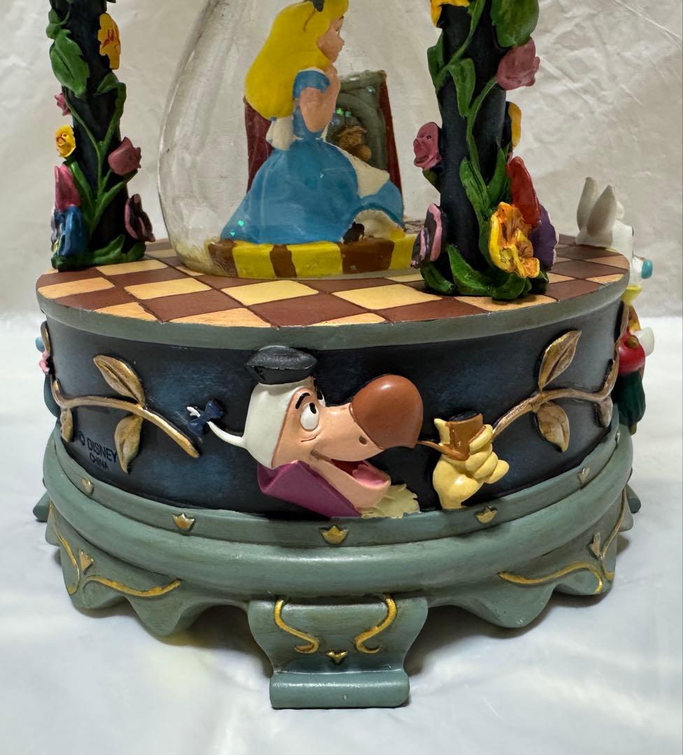 ディズニー 不思議の国のアリス 砂時計型ライトアップ オルゴール付スノーグローブ