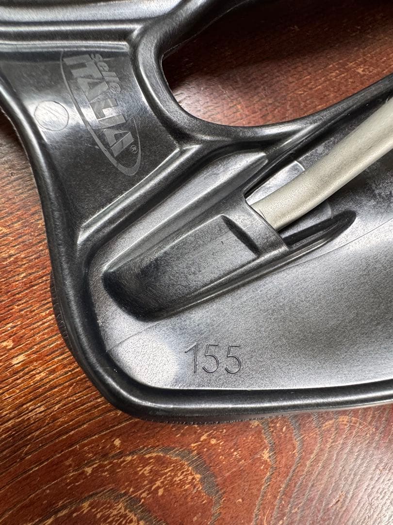 セライタリア　サドル　SLR