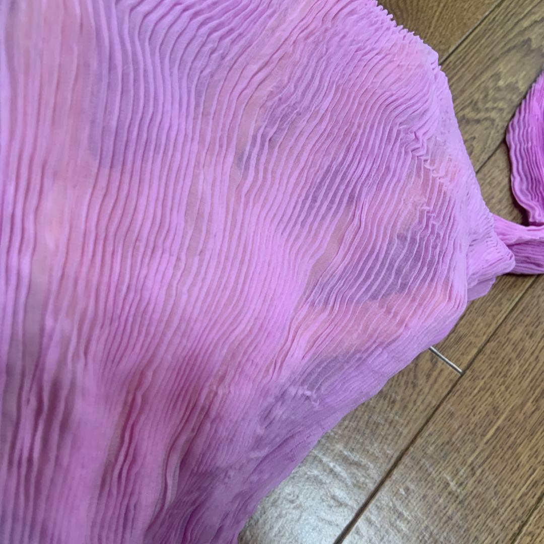 めい。イッセイミヤケプリーツシフォンTWISTトップス