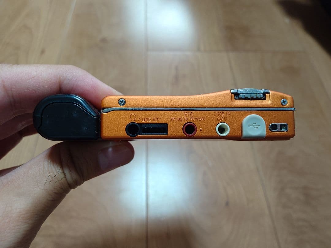 SONY MDウォークマン オレンジ　MZ-N910