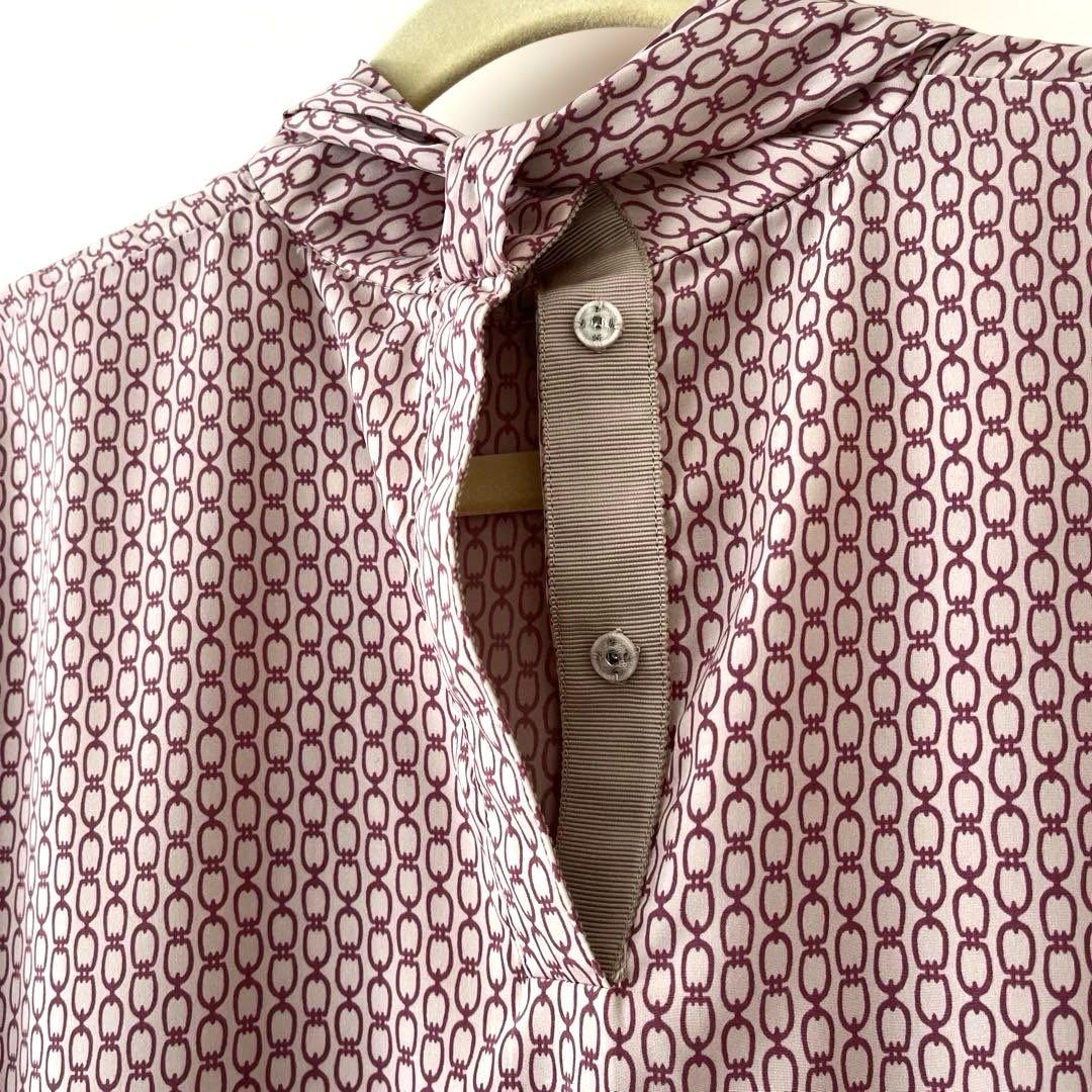 SOEJU ソージュ チェーン柄ボウタイブラウス ピンク