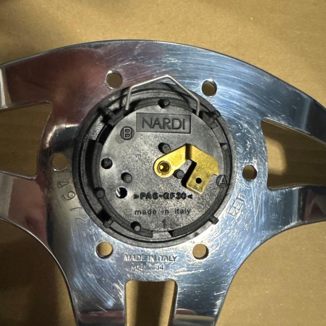 NARDI 4 ハンドル