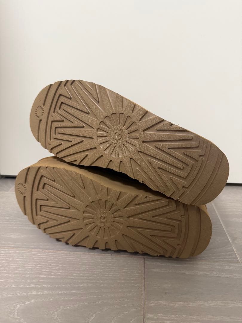 UGG アグ　クラッシックウルトラミニ ムートンブーツ　ショート　ブラウン　厚底