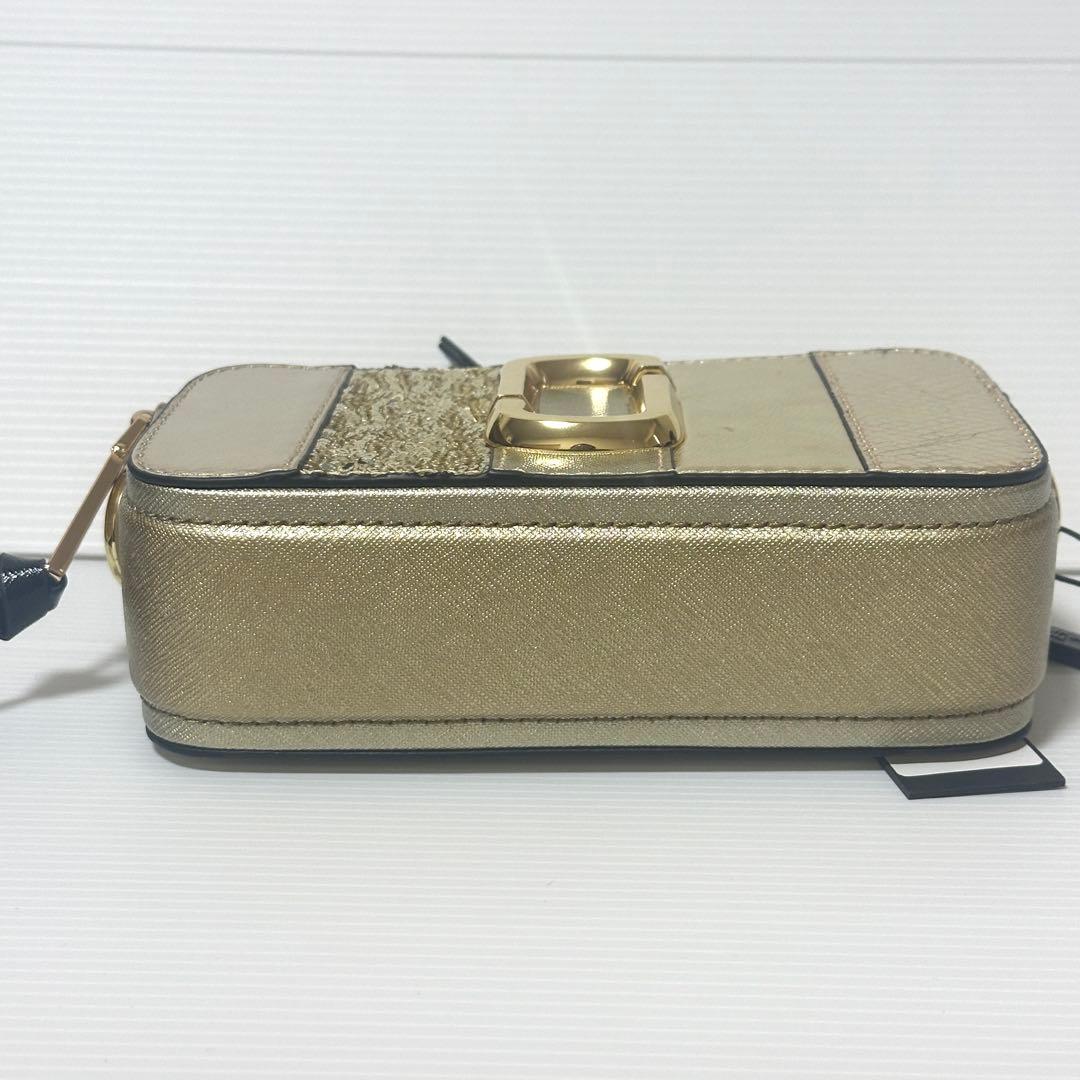 新品◆マークジェイコブス スナップショットショルダーバッグ ストライプゴールド