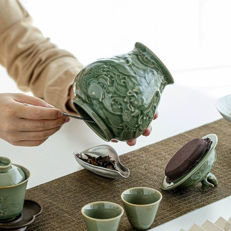中国美術 青磁浮彫り錦鯉茶筒 茶器 茶入れ 青磁 茶道具 新品未使用