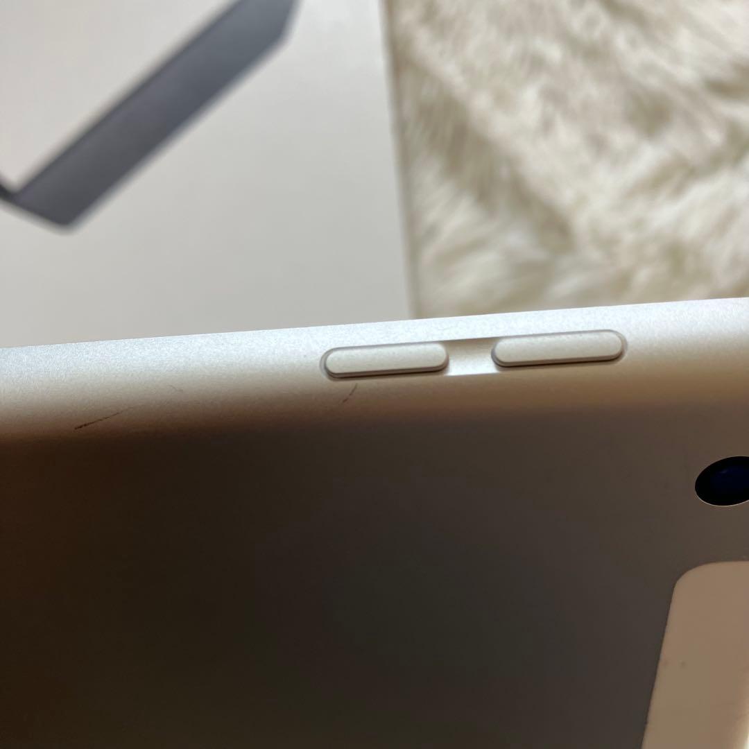 【完動品】iPad 第7世代 32GB SIMフリー 【すぐ発送】【付属品】
